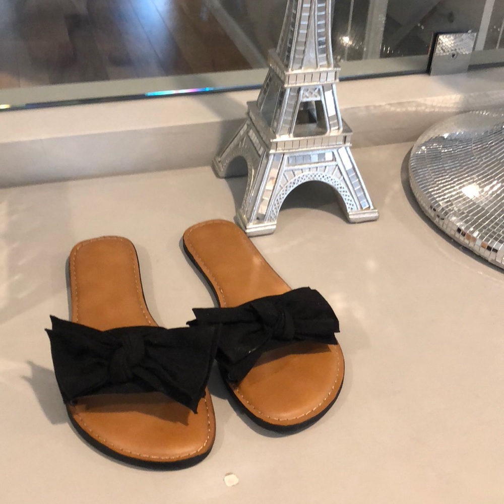 Never worn bow flats 🖤🖤